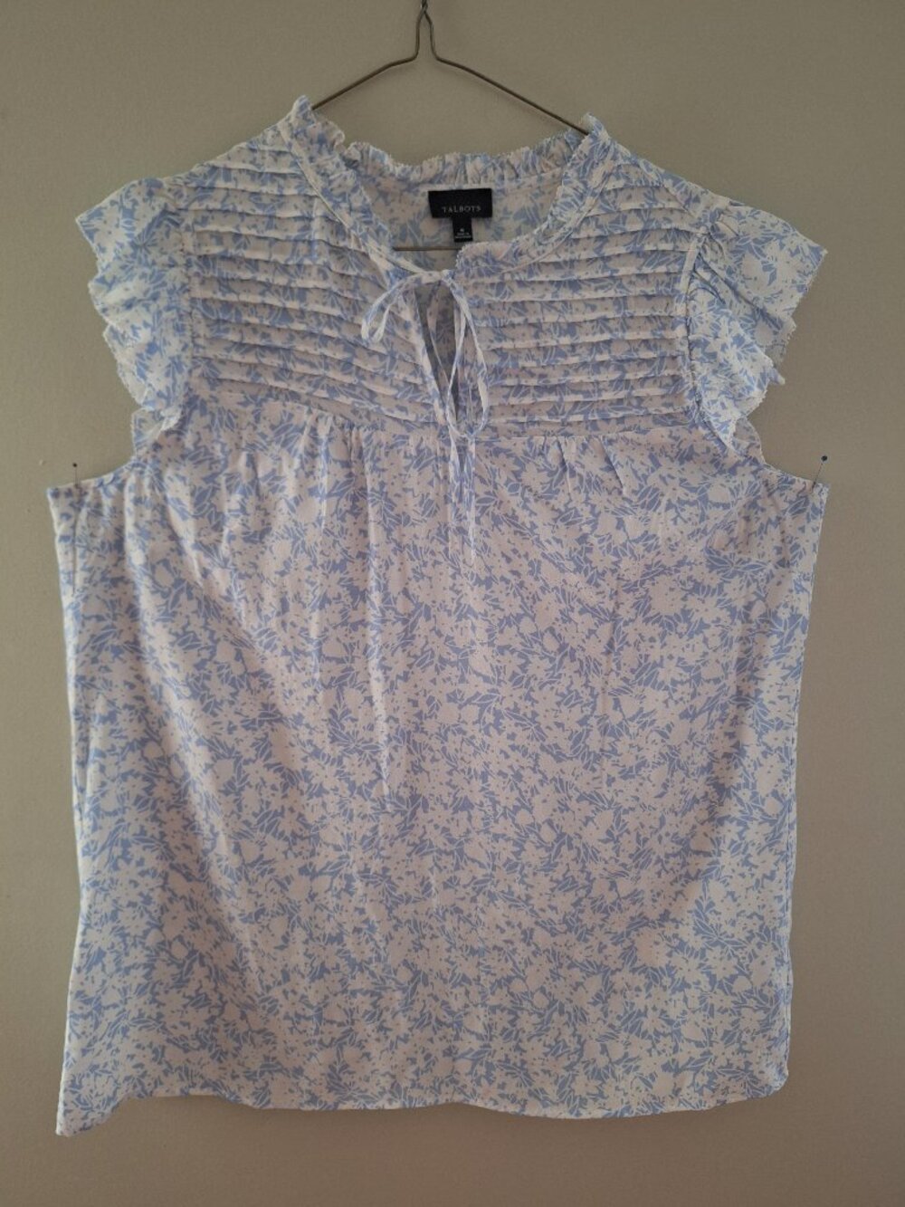 Talbots Sleeveless Ruffle /Pleated Tie Neck Lightweight Blouse Sky Blue White S